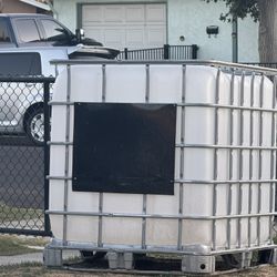 250 Gallon Water Storage Tank Food Grade Material Inside Previously 40$ Firm 