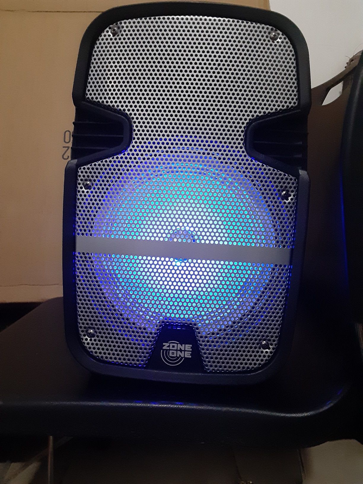 Speakers bluetooth 1500watts never used brand new in the box