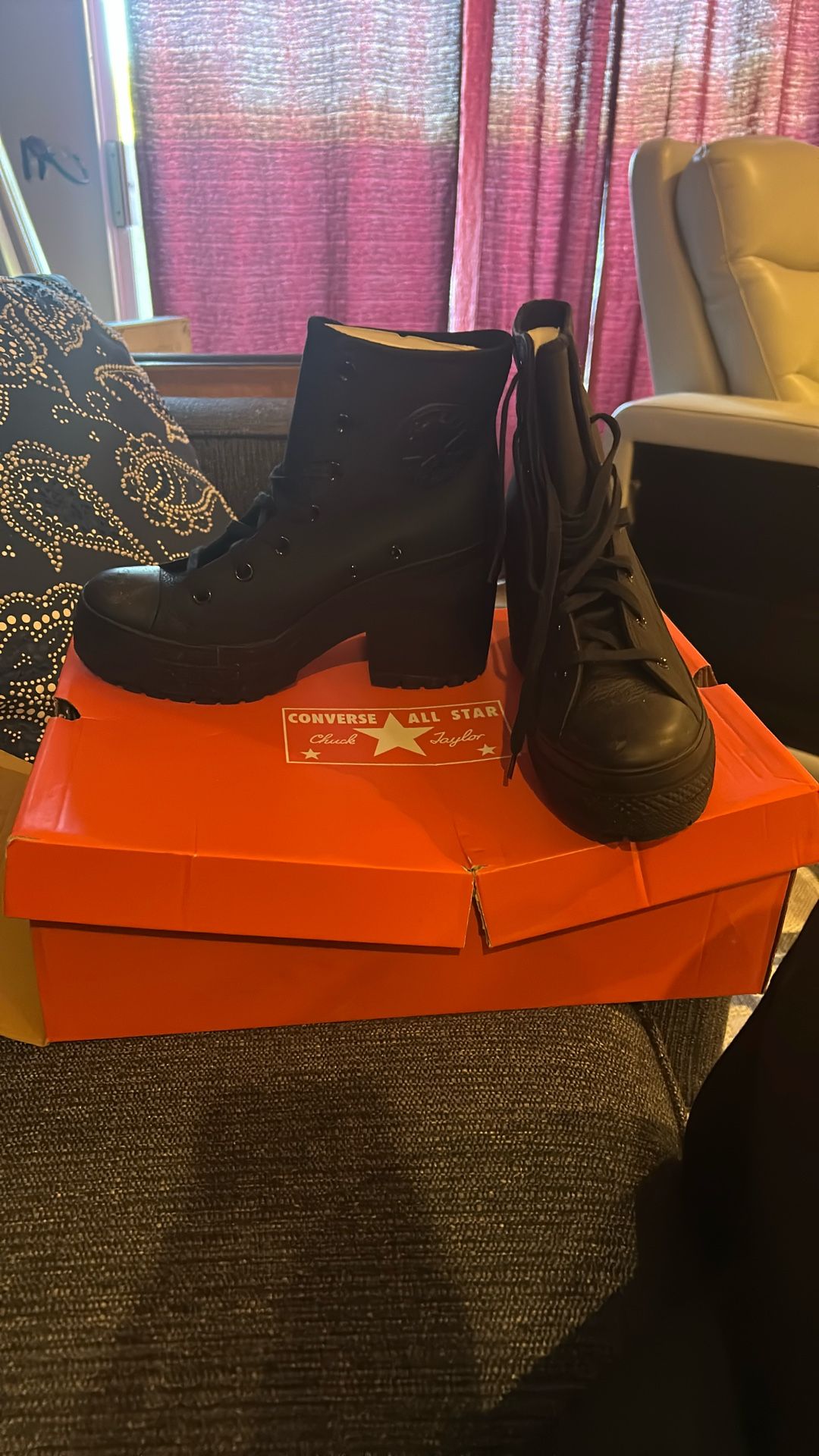 Women's size 8 1/2 converse All-Star Chuck Taylor boots brand new in the box