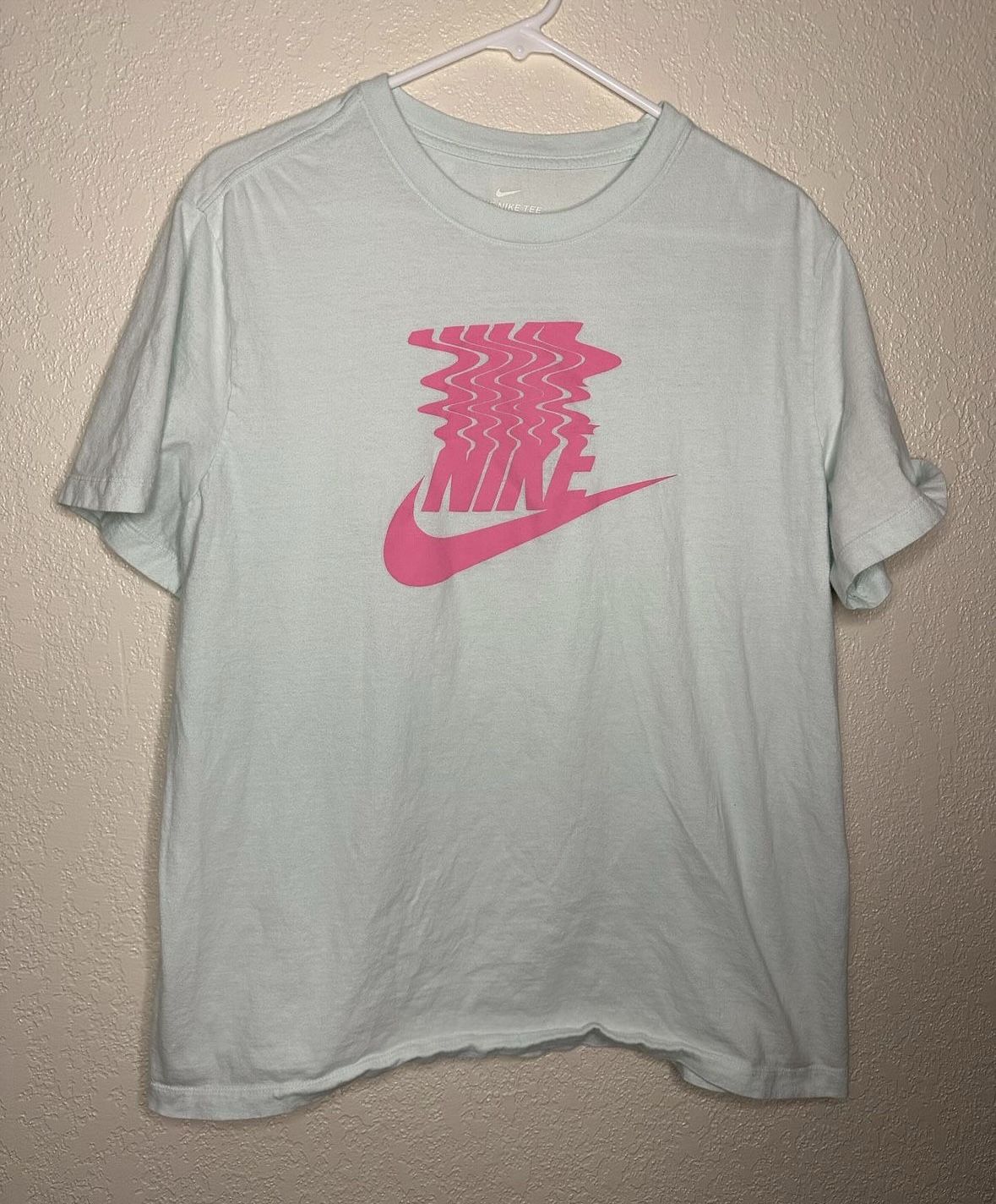 Large Turquoise/Pink Nike Shirt