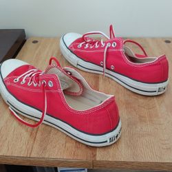 Red Low Top sz 9.5 All Star Sneakers