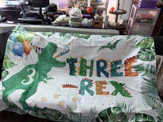 THREE BIRTHDAY REX BANNER 5 x 7” de TELA