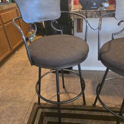 Swirvel Bar Stool