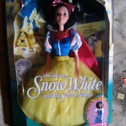 Walt Disney Snow  White