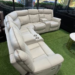 Power Recliner Leather Sectional / Seccional de cuero reclinable eléctrico