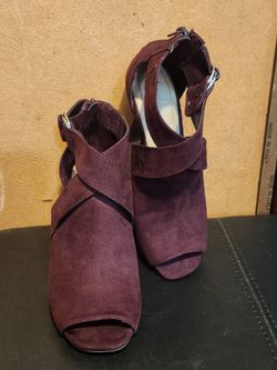 Women's Apt.9 heels size 8.5 burgundy