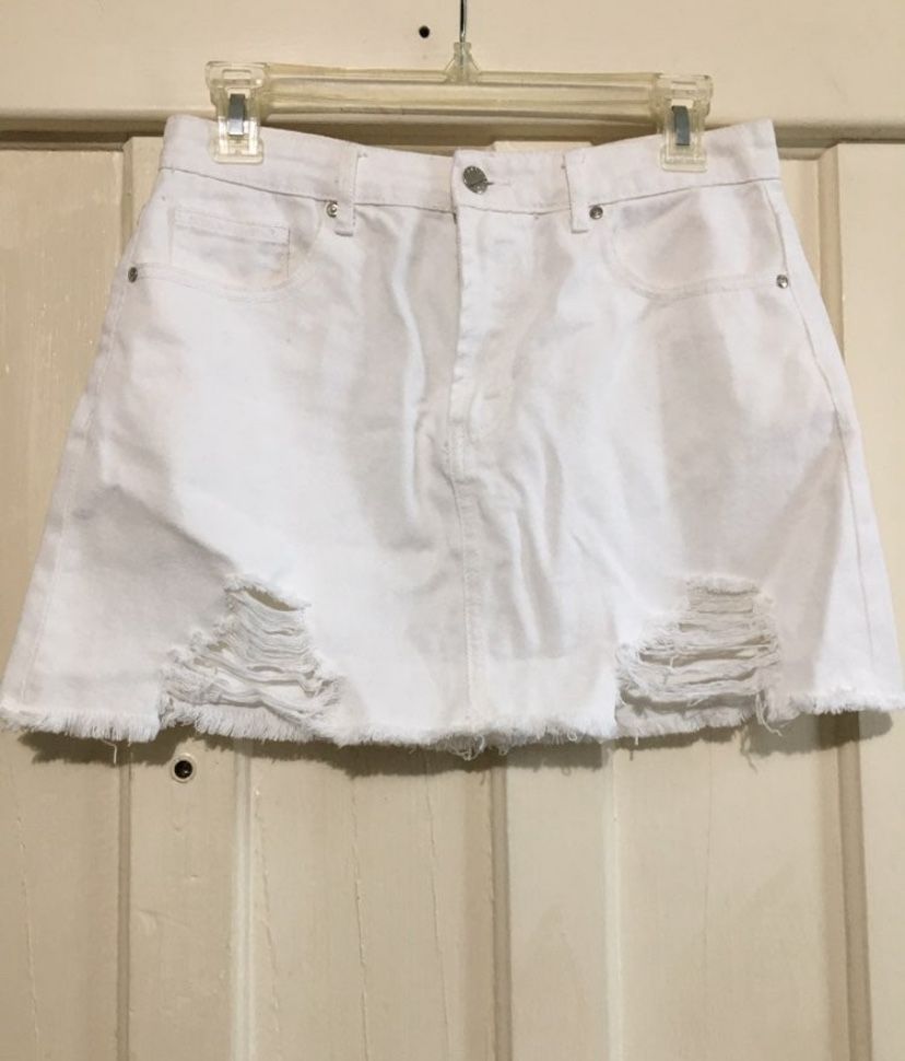 Forever 21 Los Angeles, White, Size: 27 Distressed denim, 5 pocket, front zip