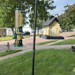  Bird Feeder With Post And 2 Feeders 