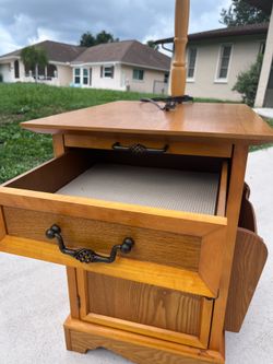 Vintage Wood End Table with Lamp & Magazine Rack – Great Condition