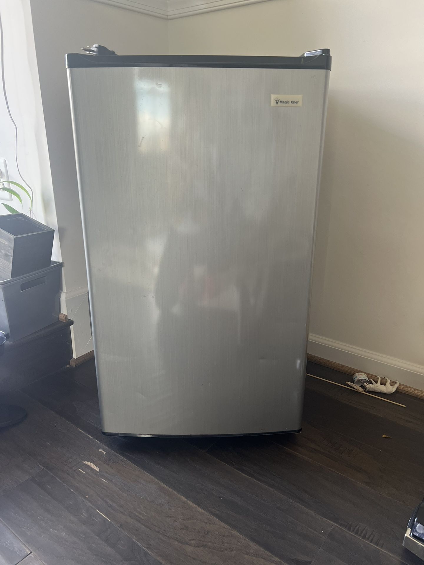 Magic chef 3.5 Ft Mini Fridge