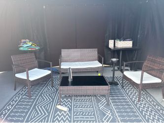 Patio set 2 end chairs 1 table and live seat
