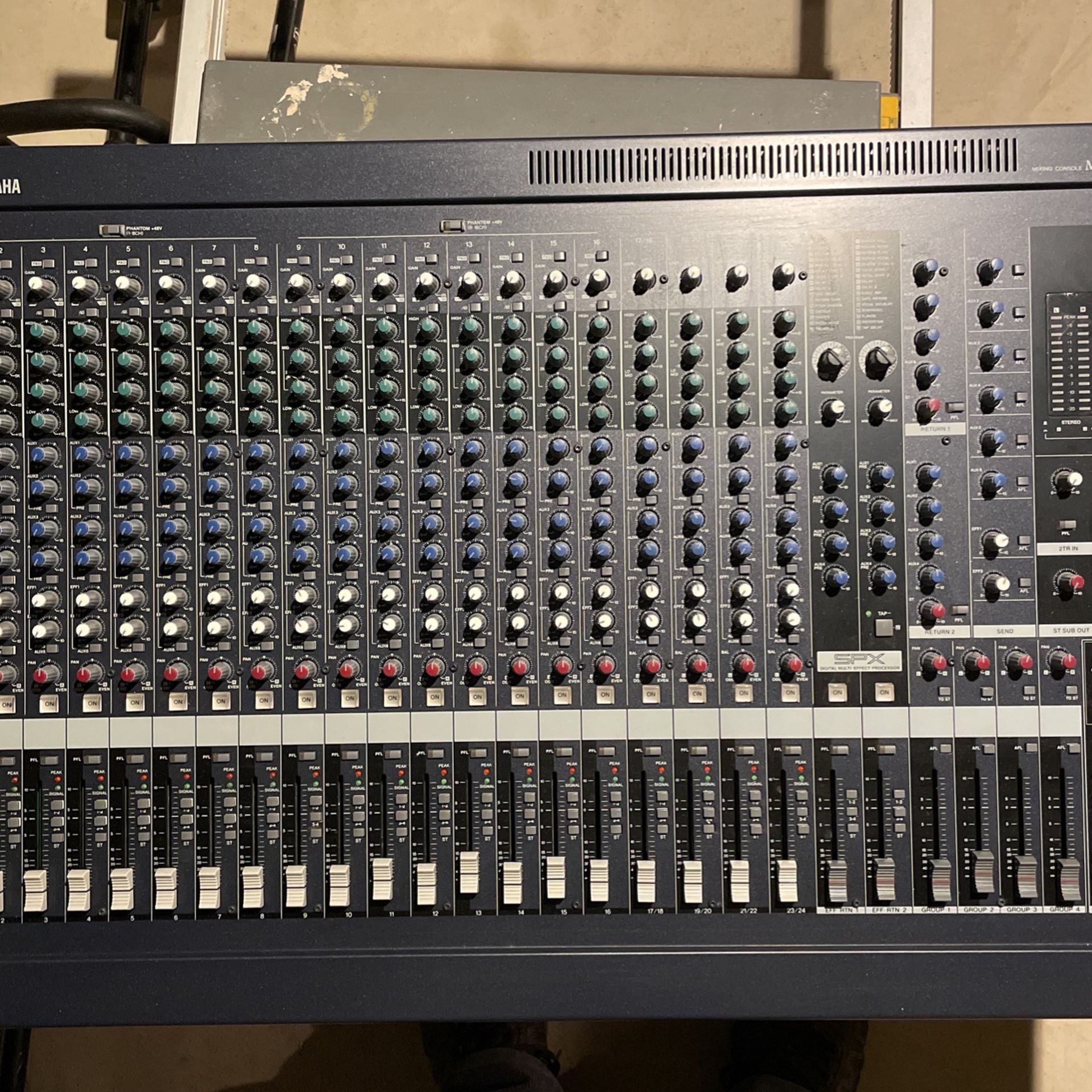 Yamaha Mixing Console MG24fx