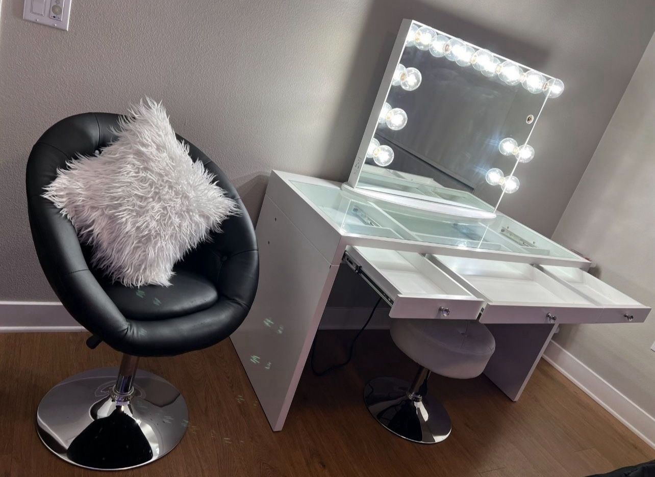 Impressions Vanity And Stool $400