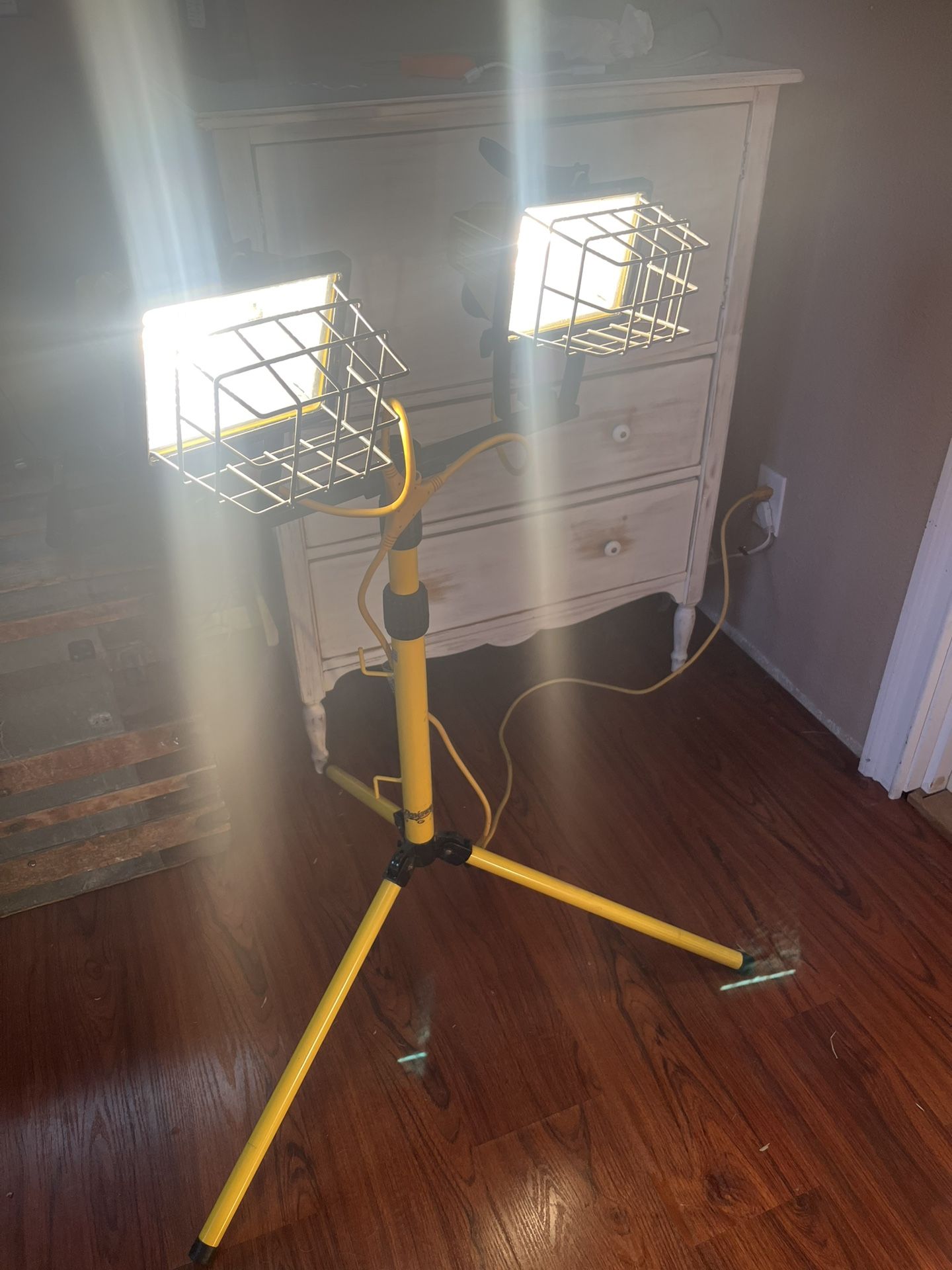Tripod Work Lights -new Bulbs Covington Pick Up Only