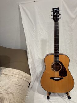 2005 Yamaha FG-700S acoustic guitar
