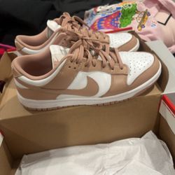 Nike dunk low 8.5 Men/ 10 Women