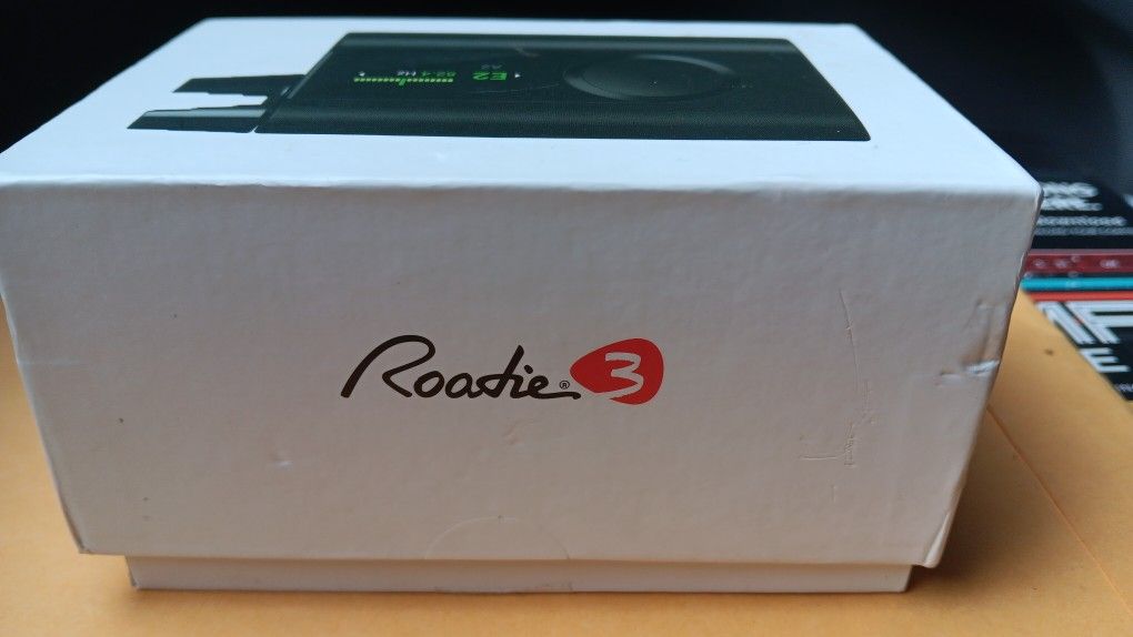 ROADIE 3 | Smart Automatic Guitar Tuner, Metronome & String Winder