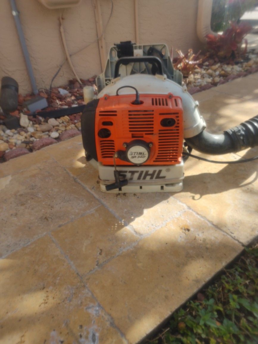 Blower / STIHL Blower BR340 For Parts Carburetor Needed Clean Up!