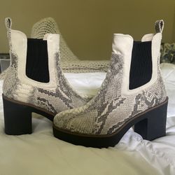 Womens Snake Skin Boots 