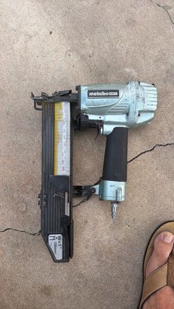 Metabo hpt stapler gun