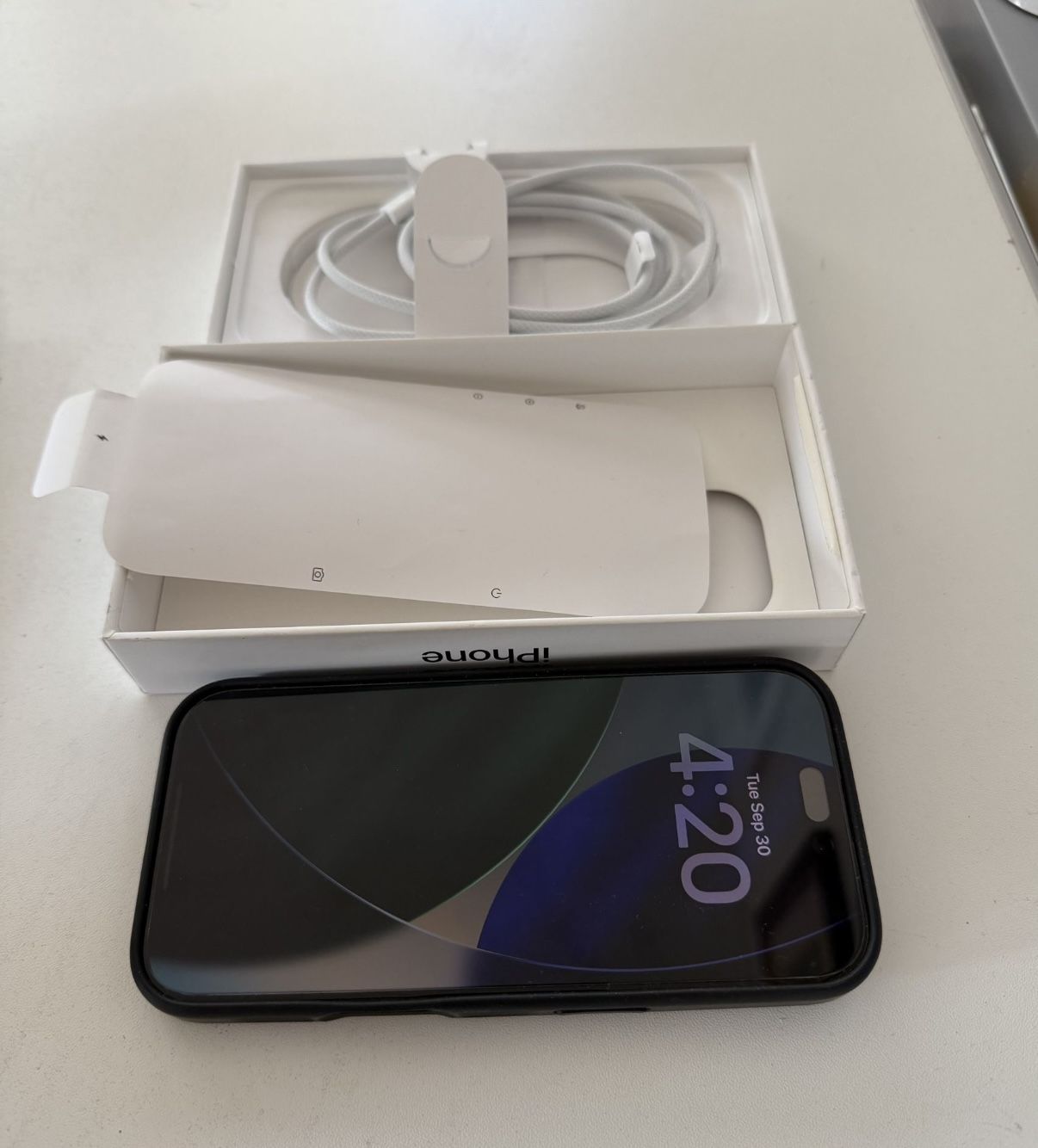 UNLOCK black Titanium Iphone 16 Pro 256GB can use with any carrier.