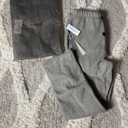 🔥 FEAR OF GOD ESSENTIALS SWEATPANTS – DARK OATMEAL – SIZE LARGE (NEW)