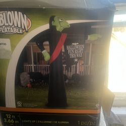 12 FT Tall Inflatable Count Dracula 