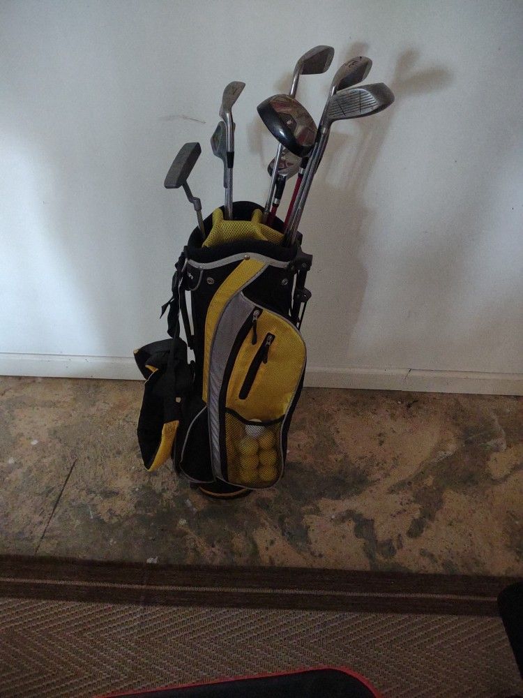 Youth Golf Set Great Condition. Excellent Children's Present