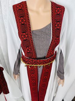 Stunning Royal Black & Gold Embroidered Bisht/Kaftan (Outer Piece Only) بشت ملكي مطرز أسود وذهبي فاخر (البيع للقطعة الخارجية فقط)