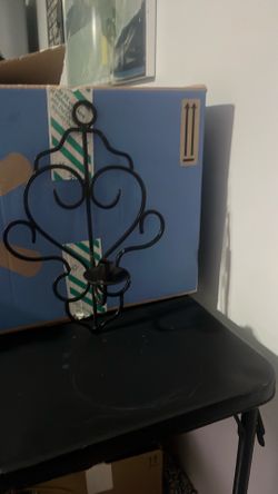 Metal sconce
