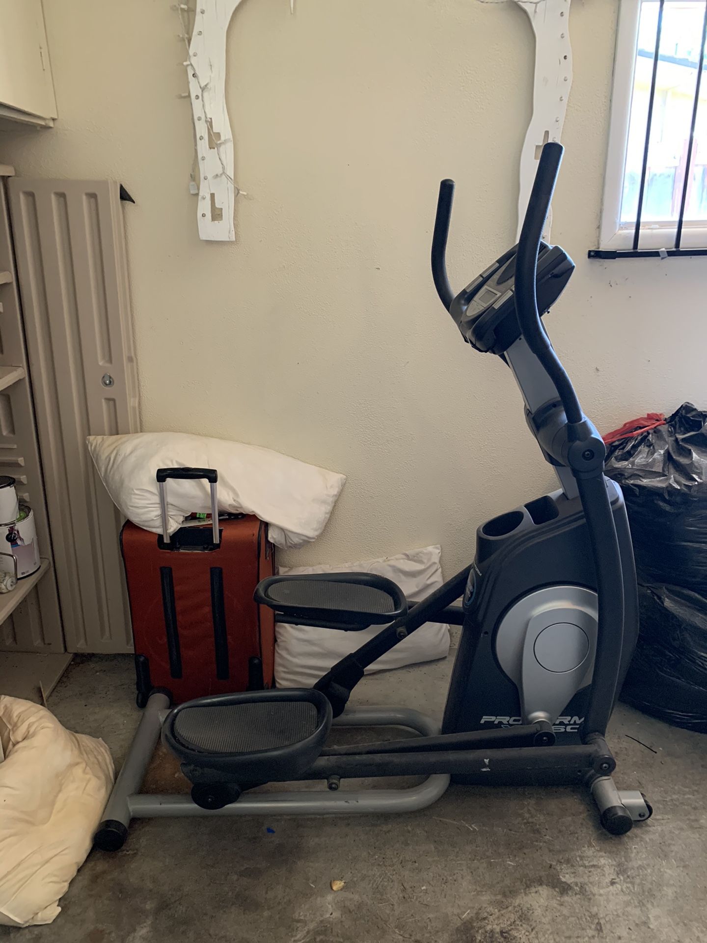 Pro Form xp 160 elliptical for Sale in University Place WA OfferUp