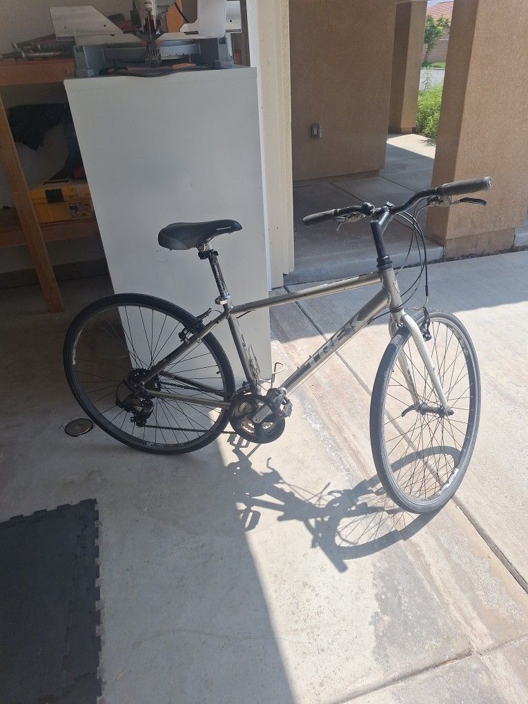 20" TREK FX 7.0 Aluminum Shimano Hybrid Bike ~5'9"-6'0"