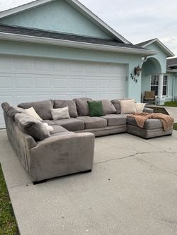 CINDY CRAWFORD LARGE SECTIONAL-W- CHAISE - SAME DAY FREE DELIVERY✅🚚✅