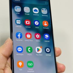 V. Good Unlocked Samsung S20 Fe with Dual Sim | Desbloqueado for all Carriers 