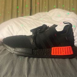  Adidas NMD R1 "Core Black Solar Red