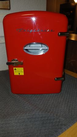 Frigidaire Mini Retro fridge