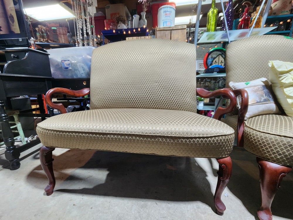 Gooseneck Settee from Best Chairs
Loveseat with arms