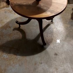 Wood Antique Round Table With Wheels-great Condition E