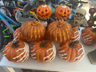 Multiple HALLOWEEN Decorations
