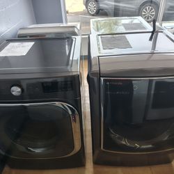 $1898(MSRP$4198) LG Washer and Gas Dryer Set