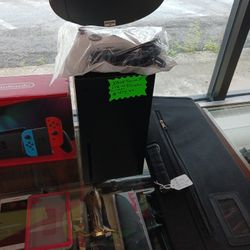 Xbox SERIES X 1TB W/ ONE CONTROLLER AND CABLES