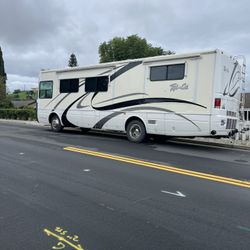 2004 National Tropical 35ft Diesel Rv 3 Slides 