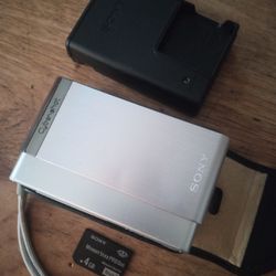 SONY POWERSHOT DSC-T90 TOUCH SCREEN SUPER STEADY DIGITAL CAMERA 3.0" INCH LCD TOUCH 4X OPTICAL ZOOM 12.1 MPX + SD CARD SONY TESTED WORKING GREAT 