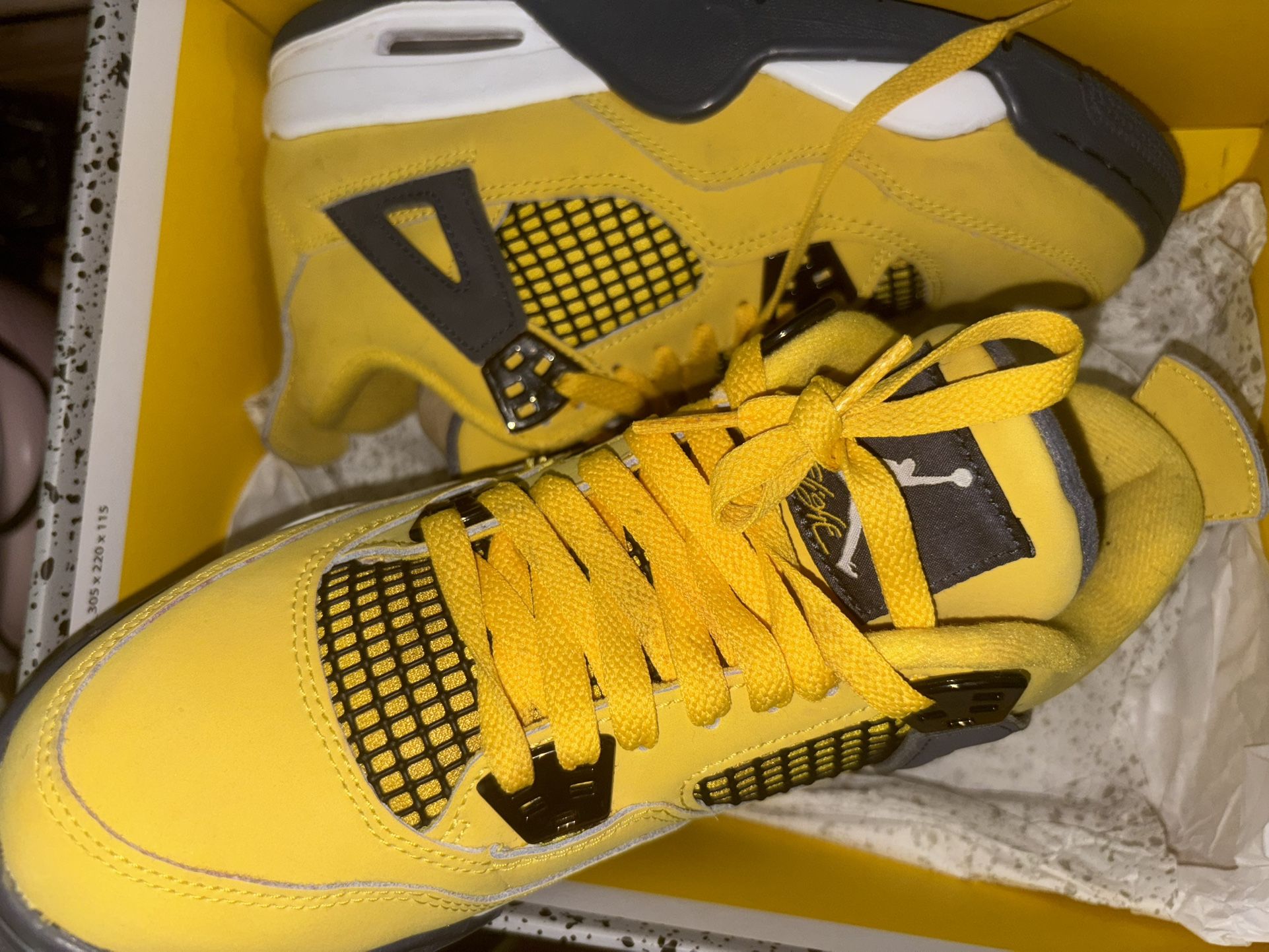 Yellow Jordan Retro 4