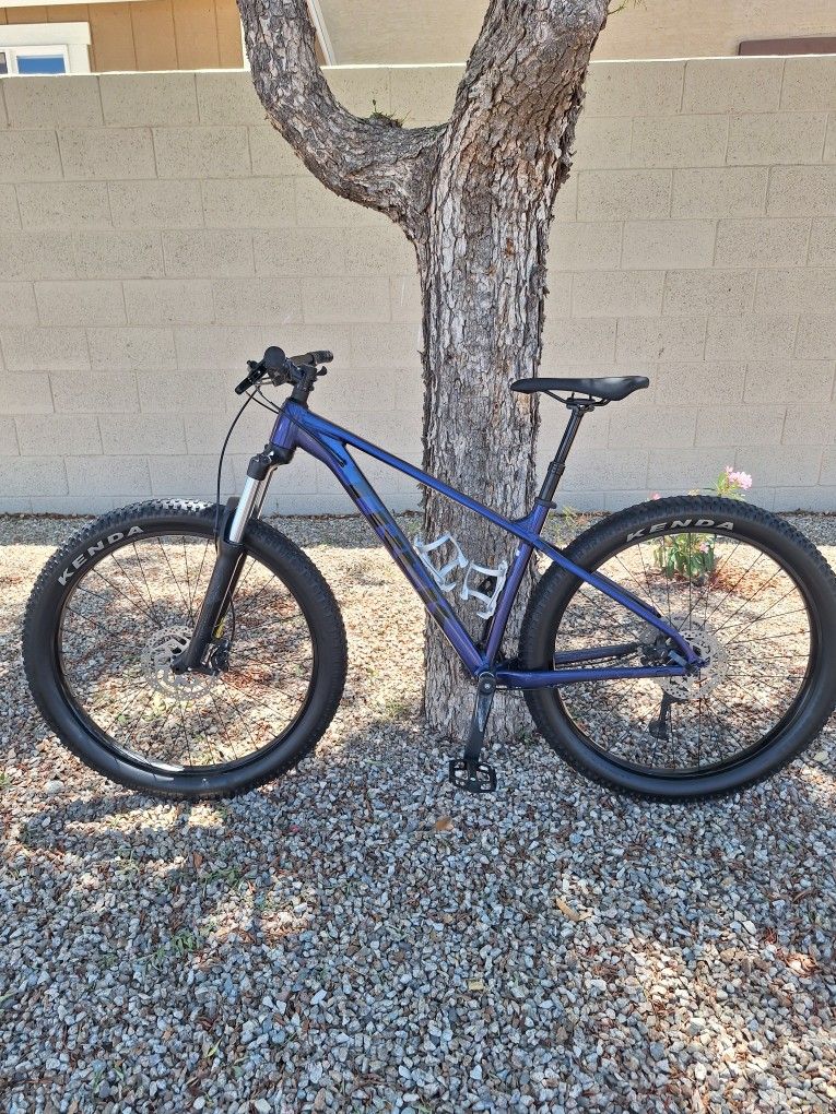 TREK ROSCOE 6 MOUNTAIN BIKE 27.5 INCH 10 X 1 SPEED DROPPER POST SEAT ( CHECK MY OTHER BIKES)