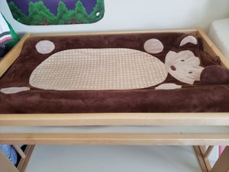 Baby changing table with changing mattress and 2 mattress covers