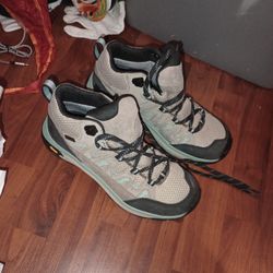 Ascend Hiking Boots M9
