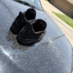 Jordan Black Cats 4s