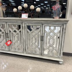 Console/Buffett Table 