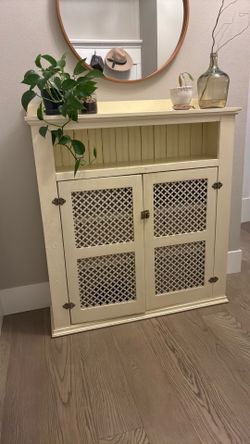 Entry cabinet